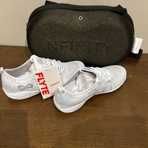 Nfinity flyte cheer sneakers youth 3